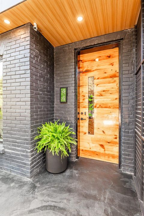 Photo 2 at 44 Massey Street, Niagara, Toronto