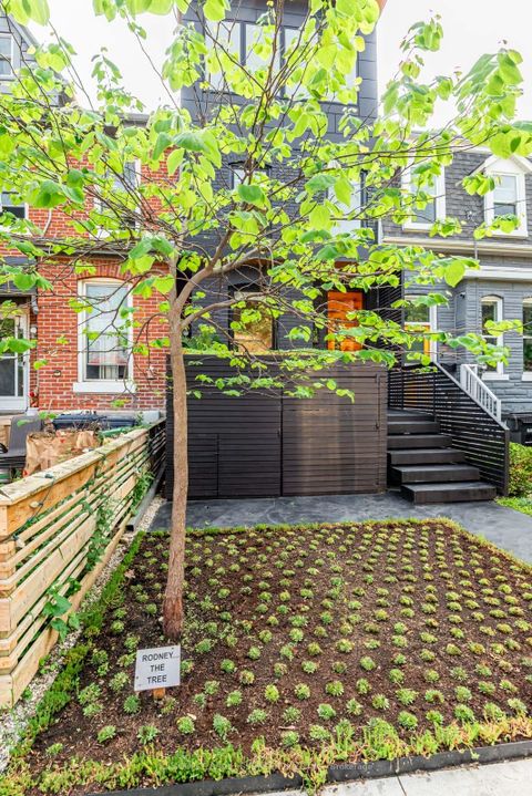 Photo 3 at 44 Massey Street, Niagara, Toronto