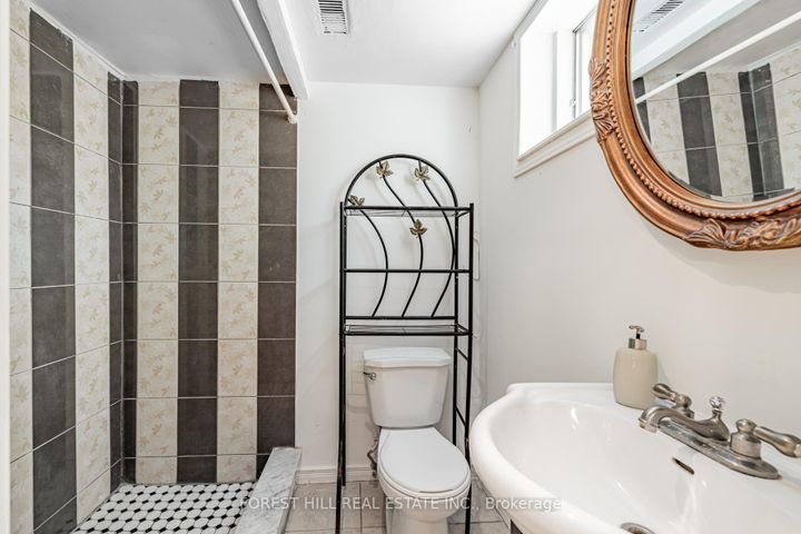 Photo 27 at 2977 Bayview Avenue, Bayview Village, Toronto