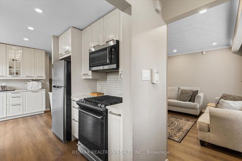 Photo 7 at 39 Jasper Drive, Aurora Heights, Aurora
