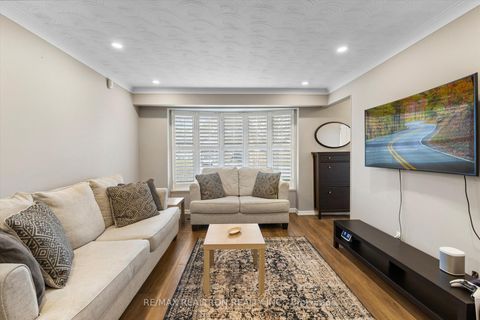 Photo 9 at 39 Jasper Drive, Aurora Heights, Aurora
