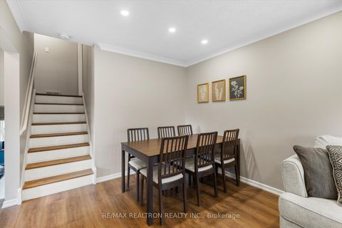 Photo 10 at 39 Jasper Drive, Aurora Heights, Aurora