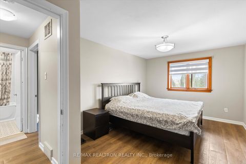 Photo 13 at 39 Jasper Drive, Aurora Heights, Aurora