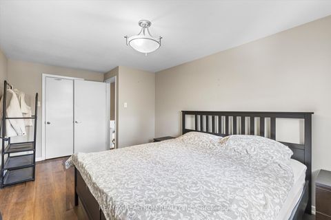 Photo 14 at 39 Jasper Drive, Aurora Heights, Aurora