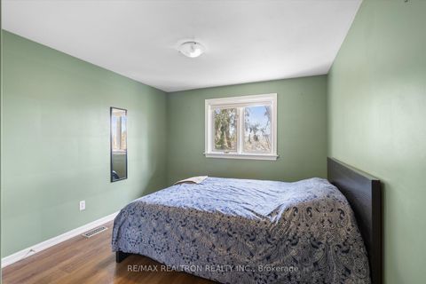 Photo 17 at 39 Jasper Drive, Aurora Heights, Aurora