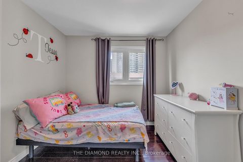 Photo 33 at 65 Silver Shadow Path, Markland Wood, Toronto