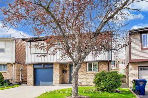 Photo 2 at 29 Pumfrey Crescent, Jamestown, Toronto