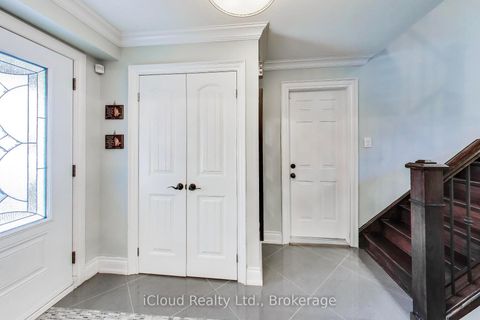 Photo 3 at 29 Pumfrey Crescent, Jamestown, Toronto