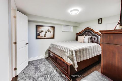 Photo 13 at 29 Pumfrey Crescent, Jamestown, Toronto