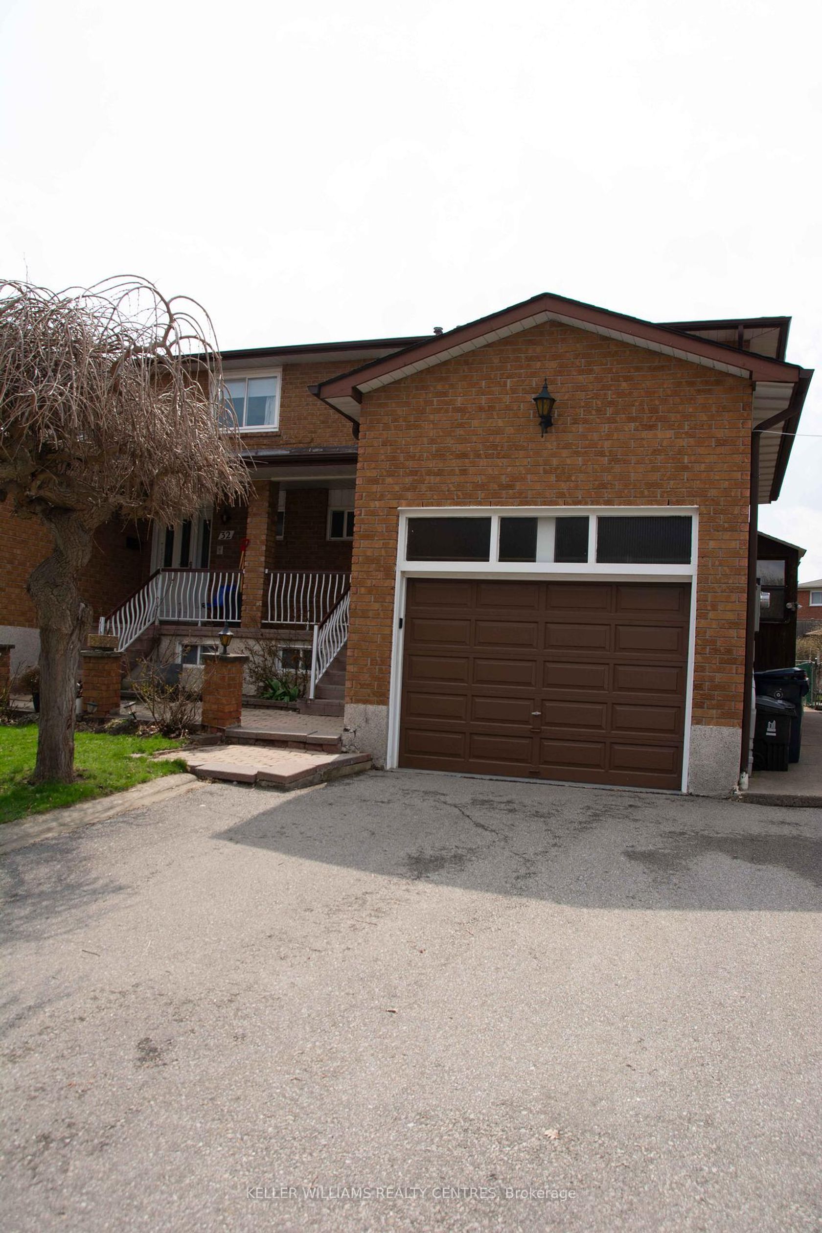 30 Clubhouse Court, Jane Heights, Toronto photo number 2