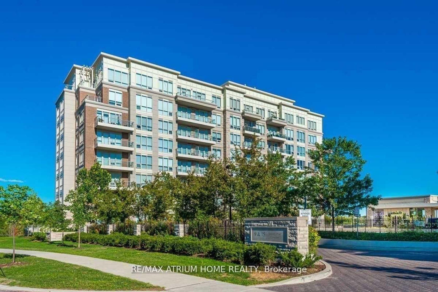 711 - 15 Stollery Pond Crescent, Angus Glen, Markham photo number 2