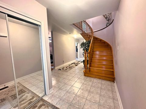 Photo 1 at 156 Villandry Crescent, Maple, Vaughan