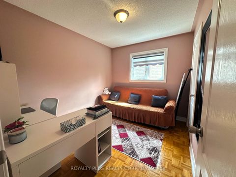 Photo 7 at 156 Villandry Crescent, Maple, Vaughan