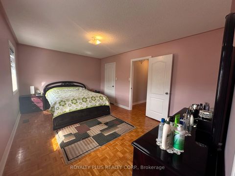 Photo 9 at 156 Villandry Crescent, Maple, Vaughan