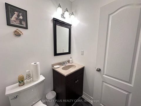 Photo 10 at 156 Villandry Crescent, Maple, Vaughan