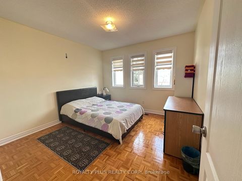 Photo 11 at 156 Villandry Crescent, Maple, Vaughan