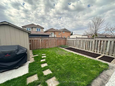 Photo 14 at 156 Villandry Crescent, Maple, Vaughan