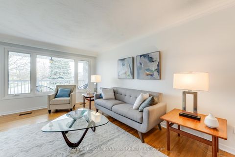 Photo 2 at 124 Edmonton Drive, Pleasant View, Toronto