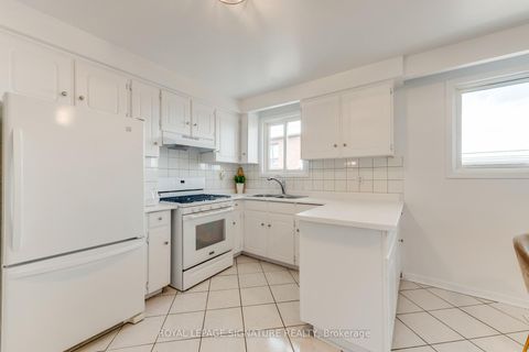 Photo 8 at 124 Edmonton Drive, Pleasant View, Toronto