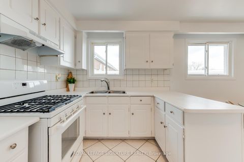 Photo 9 at 124 Edmonton Drive, Pleasant View, Toronto
