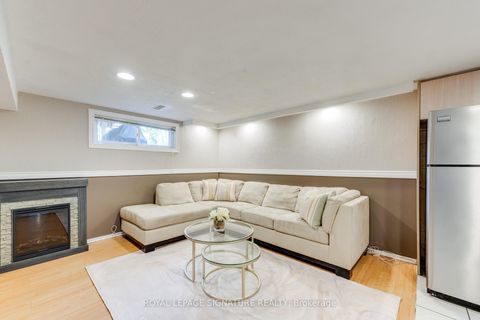 Photo 18 at 124 Edmonton Drive, Pleasant View, Toronto
