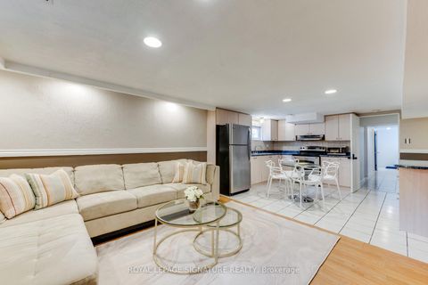 Photo 19 at 124 Edmonton Drive, Pleasant View, Toronto
