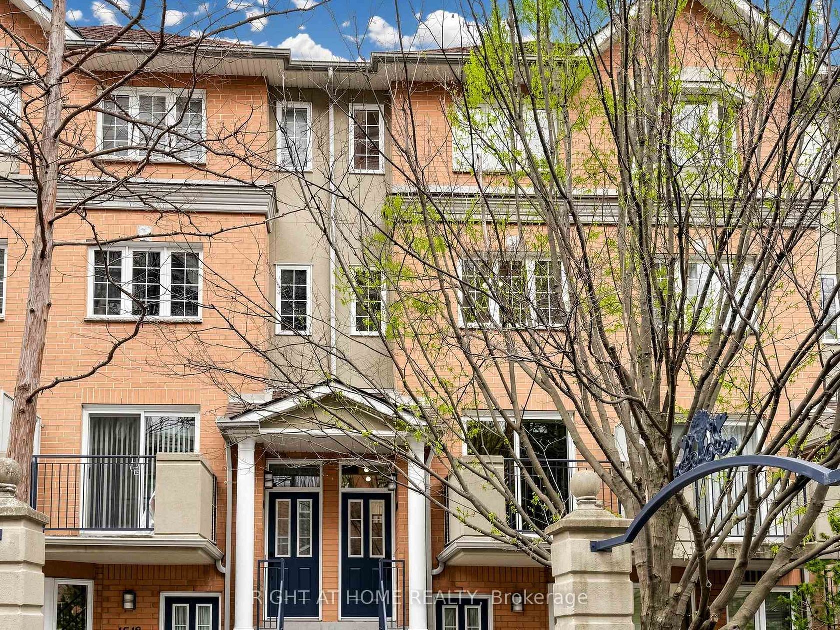 1520 - 28 Sommerset Way, Willowdale East, Toronto 