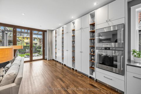Photo 6 at 94 Walmer Road, Annex, Toronto