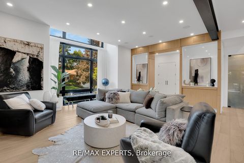 Photo 3 at 7 Woodvalley Drive, Humber Valley, Toronto
