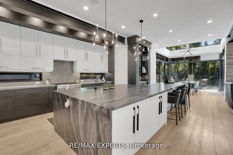 Photo 7 at 7 Woodvalley Drive, Humber Valley, Toronto