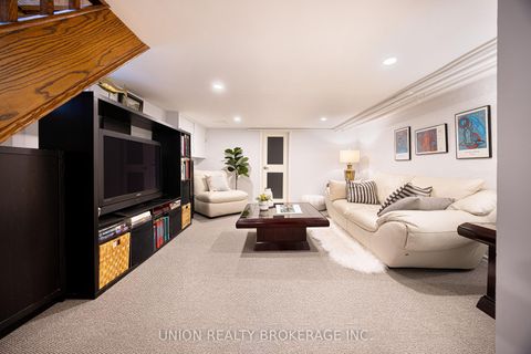 Photo 27 at 154 Blantyre Avenue, Cliffside, Toronto