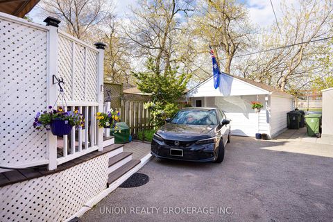 Photo 33 at 154 Blantyre Avenue, Cliffside, Toronto
