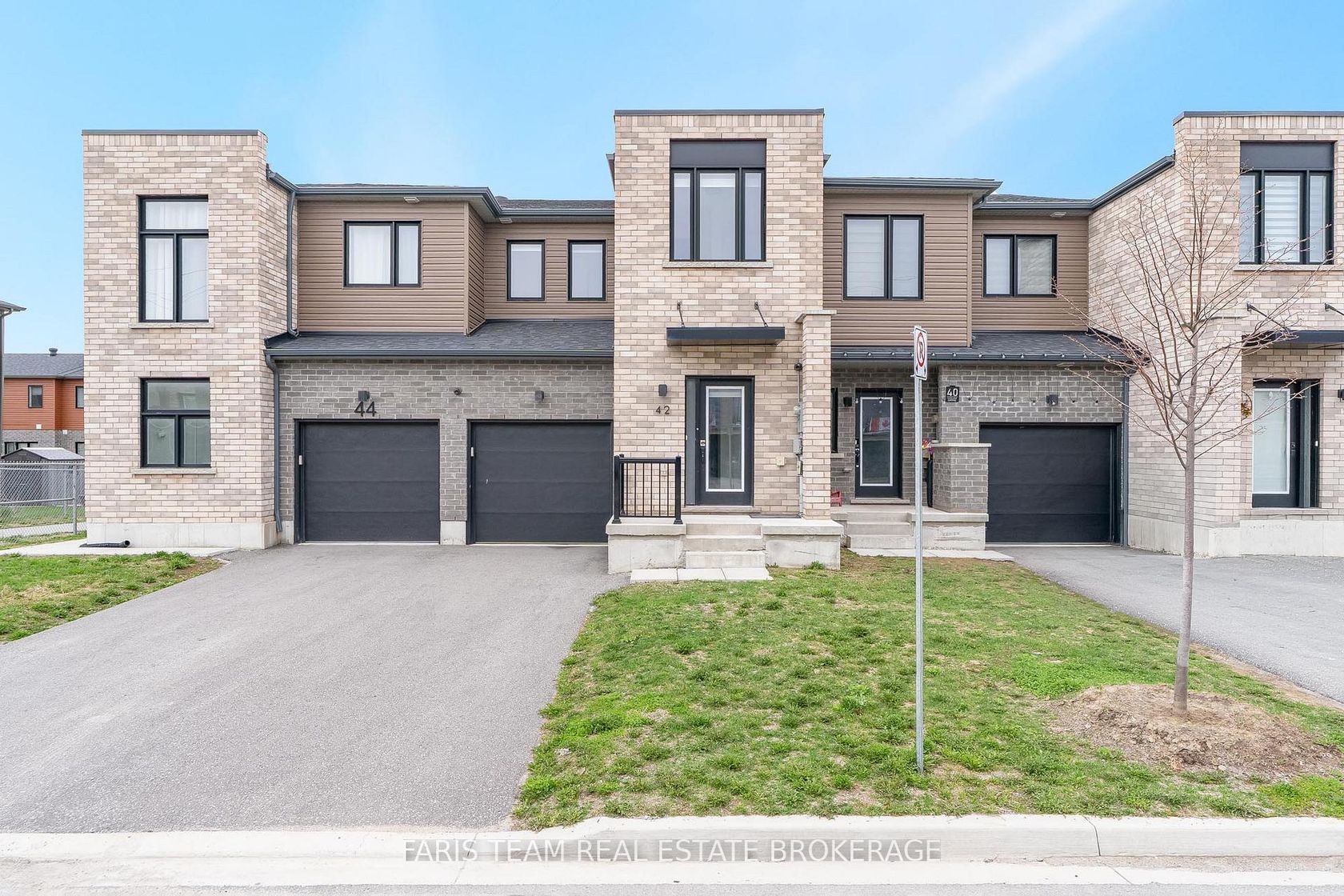 42 Fairlane Avenue, Painswick South, Barrie photo number 2
