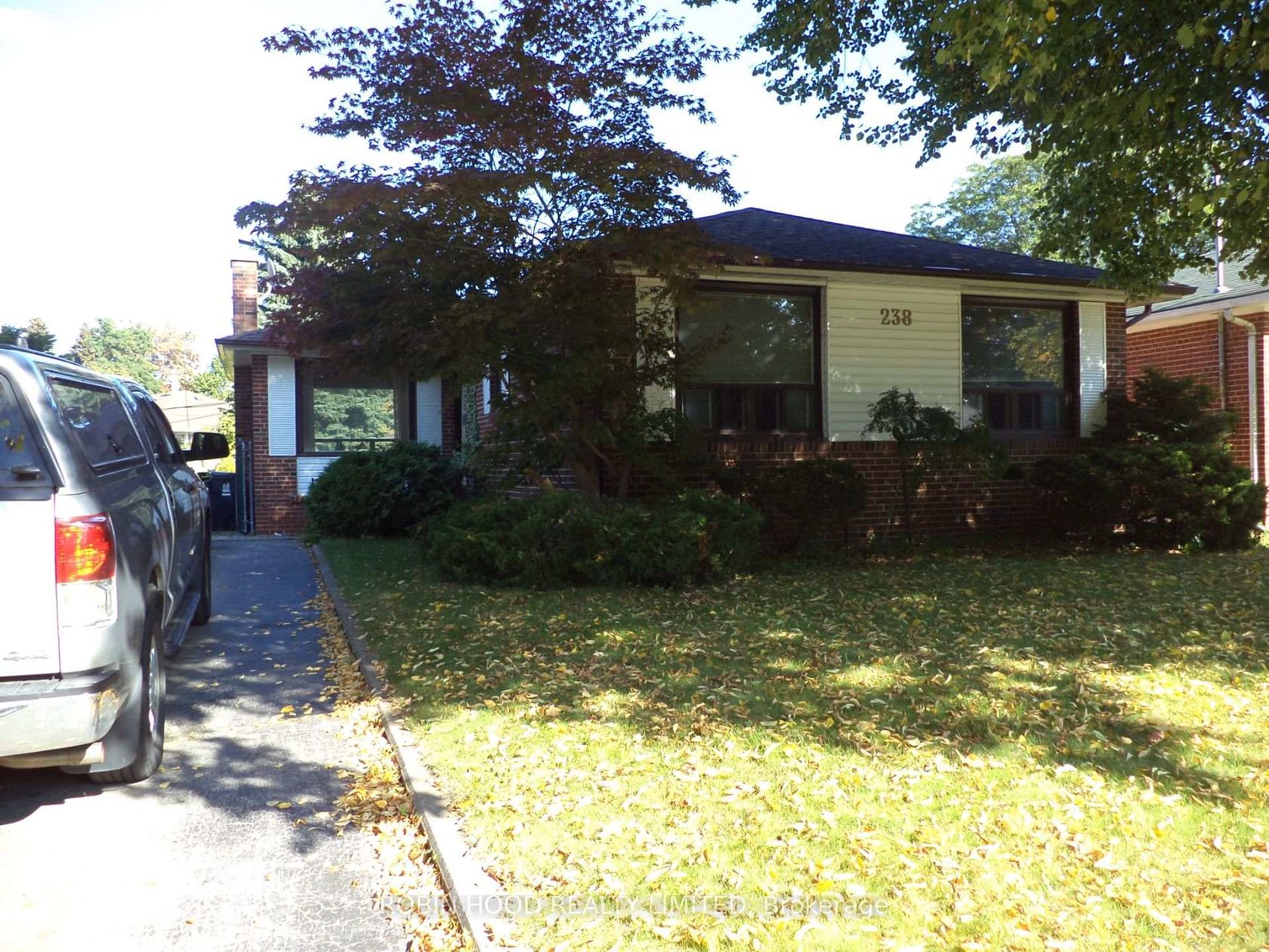 238 Thistle Down Boulevard, Beaumonde Heights, Toronto photo number 2