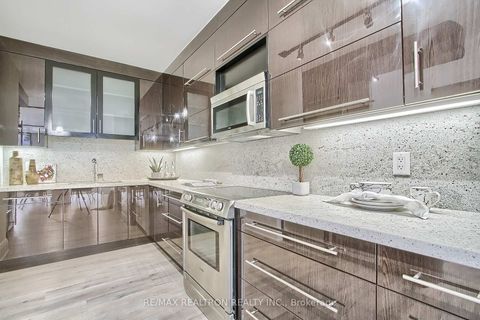 Photo 11 at 406 - 55A Avenue Road, Annex, Toronto