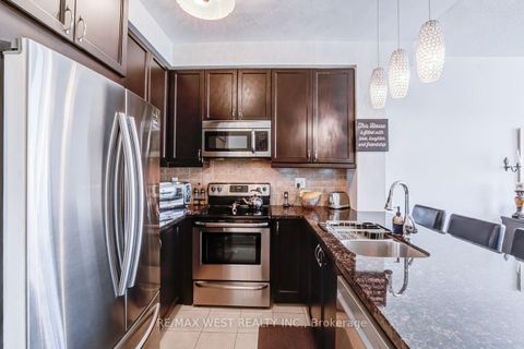 Photo 13 at 230 - 2396 Major MacKenzie Drive W, Maple, Vaughan