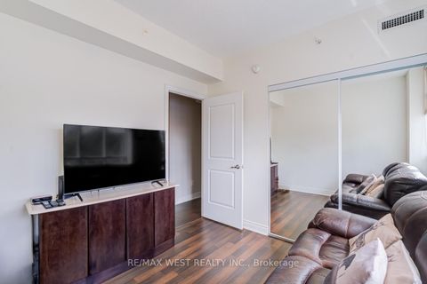 Photo 19 at 230 - 2396 Major MacKenzie Drive W, Maple, Vaughan