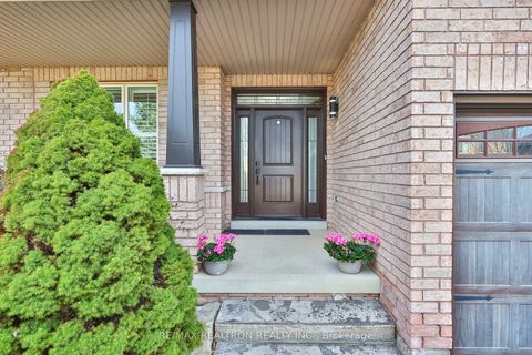 Photo 2 at 170 Silver Maple Road, Jefferson, Richmond Hill