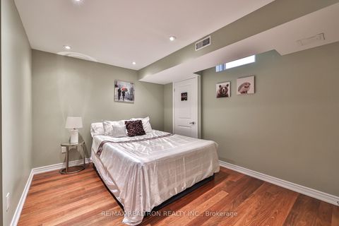 Photo 34 at 170 Silver Maple Road, Jefferson, Richmond Hill