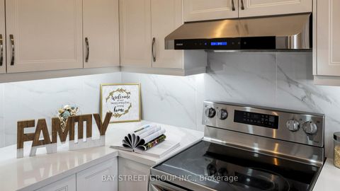 Photo 15 at 97 Zokol Drive, Bayview Northeast, Aurora