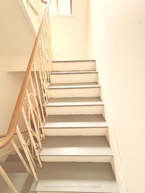 Photo 2 at 237 Pickering Street, Danforth, Toronto