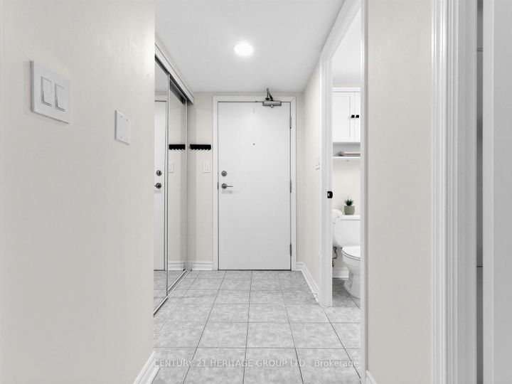 Photo 2 at 703 - 8 Rean Drive, Bayview Village, Toronto