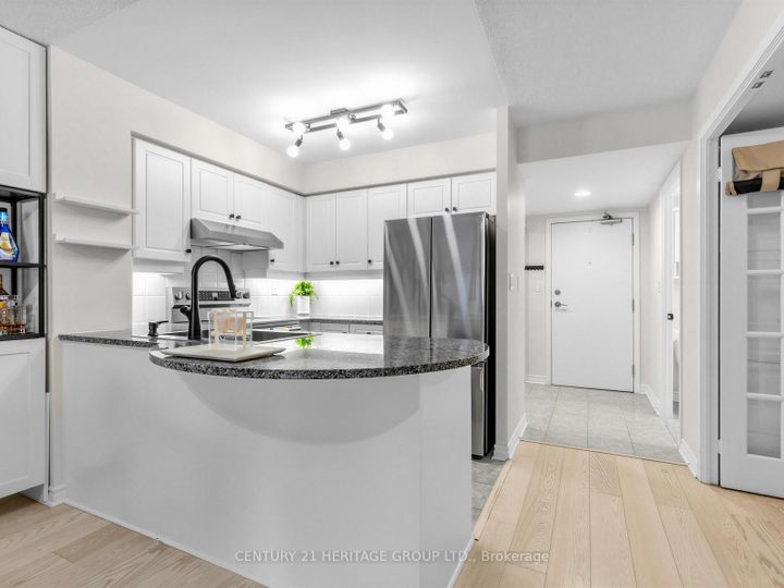 Photo 7 at 703 - 8 Rean Drive, Bayview Village, Toronto