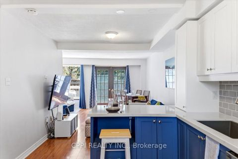 Photo 3 at 14 - 2 Davisbrook Boulevard, Sullivan, Toronto