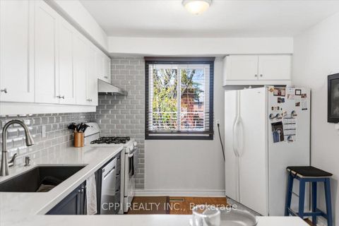 Photo 7 at 14 - 2 Davisbrook Boulevard, Sullivan, Toronto