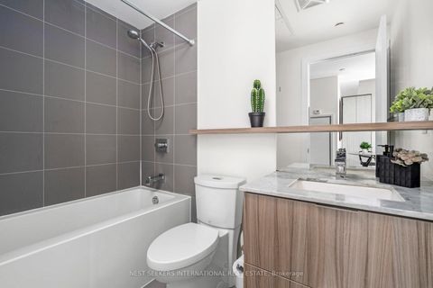 Photo 10 at 303 - 6 Parkwood Avenue, Casa Loma, Toronto