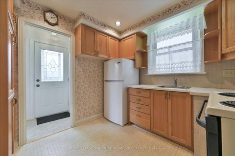 Photo 7 at 45 Joanith Drive, Parkview, Toronto