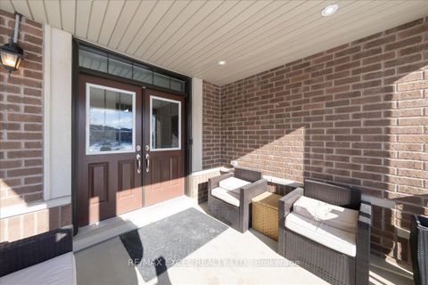 Photo 2 at 10 Deer Pass Road, Sharon, East Gwillimbury