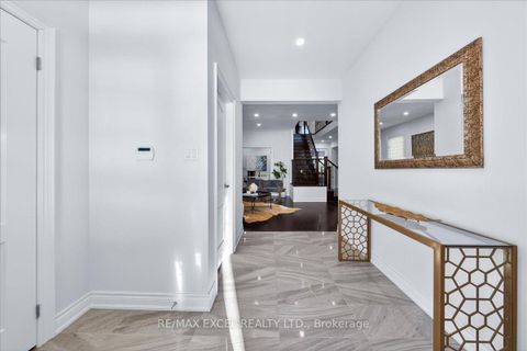Photo 3 at 10 Deer Pass Road, Sharon, East Gwillimbury