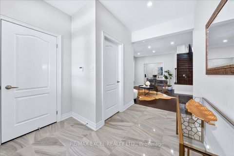 Photo 4 at 10 Deer Pass Road, Sharon, East Gwillimbury